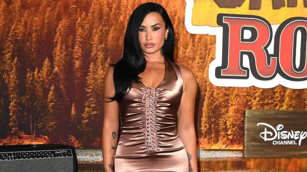 Demi Lovato's Plunging Dolce & Gabbana Dress Has a Striking Lace-up Detail
