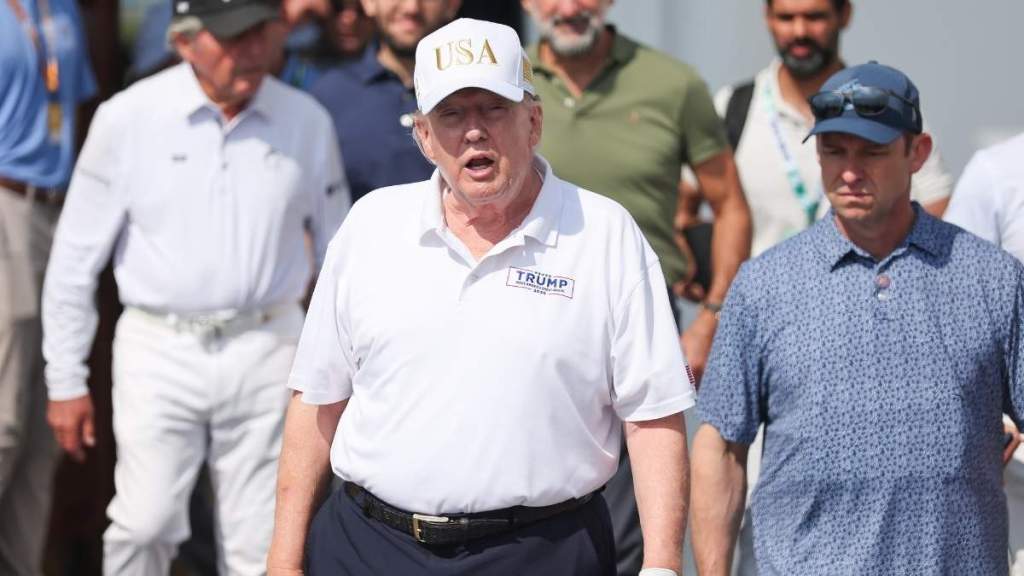 Donald Trump’s Short Sleeves Exposed Bruising Not Usually Seen in Public