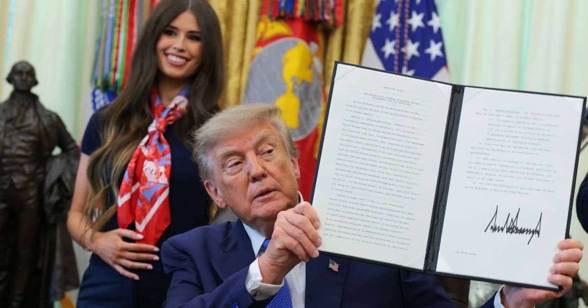 Woman Behind Donald Trump Goes Viral for Nonstop Nodding at Vaccine Event
