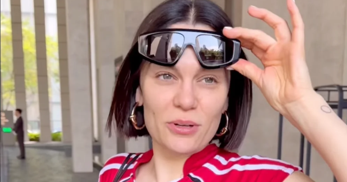 Jessie J Goes Off Script When Things Get Ugly in the Crowd