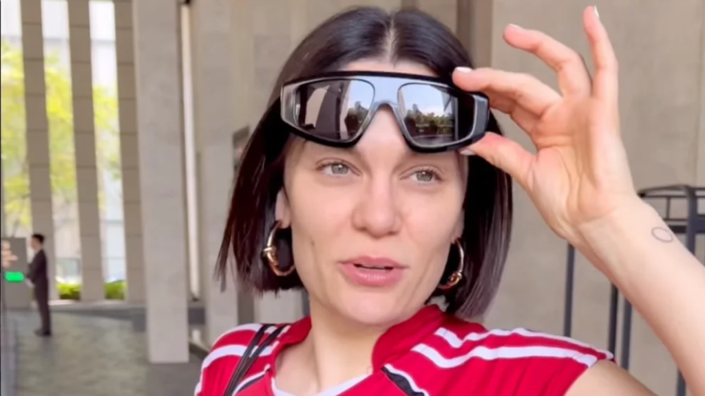 Jessie J Goes Off Script When Things Get Ugly in the Crowd