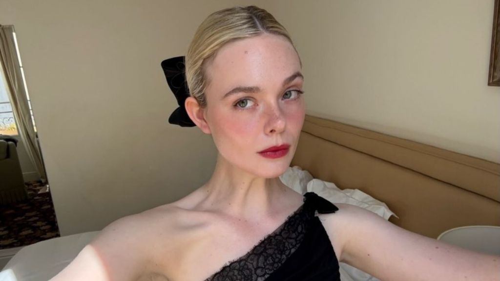 Elle Fanning's Lacy Valentino Gown Goes Fully See-Through up Top for EW