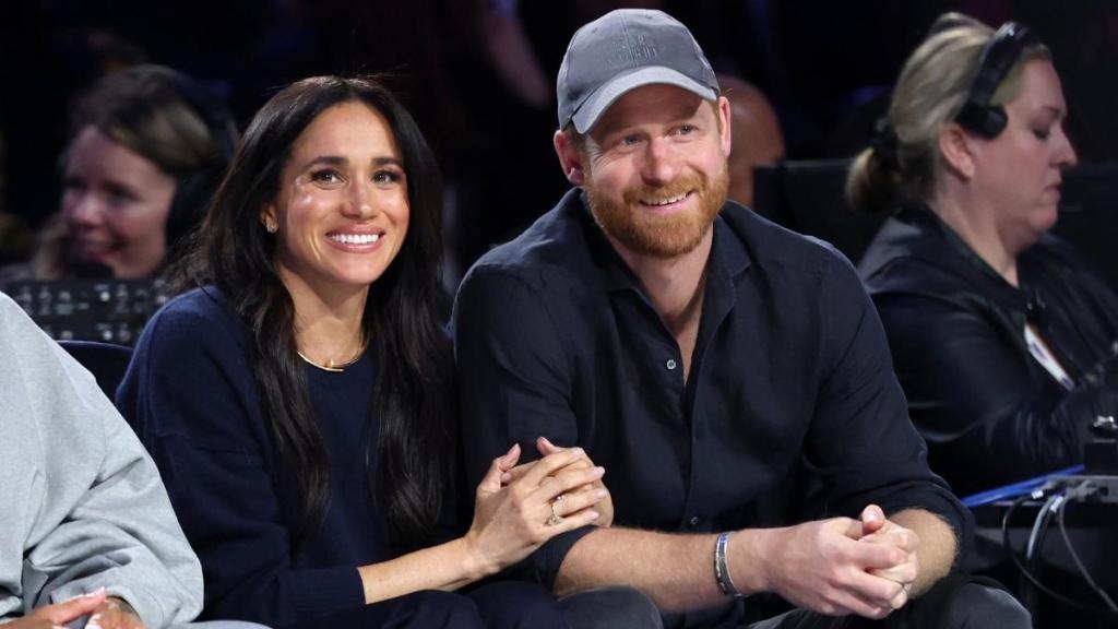 Meghan Markle Feels She & Prince Harry Are Playing Their Cards Right — Source