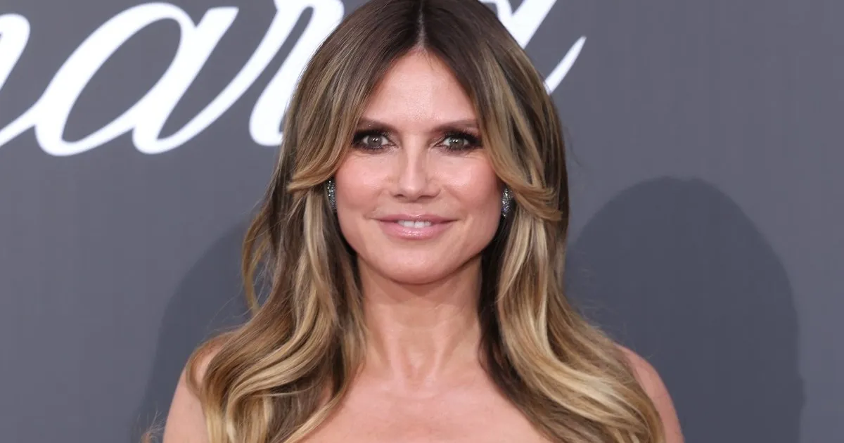 Heidi Klum’s s.Oliver Micro Shorts Ride Ridiculously High on Her Thighs Heidi Klum’s s.Oliver Micro Shorts Ride Ridiculously High on Her Thighs