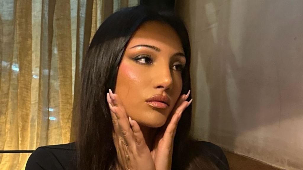 Love Island's Jasmine Weighs In as Lorenzo Rumors Refuse to Go Away