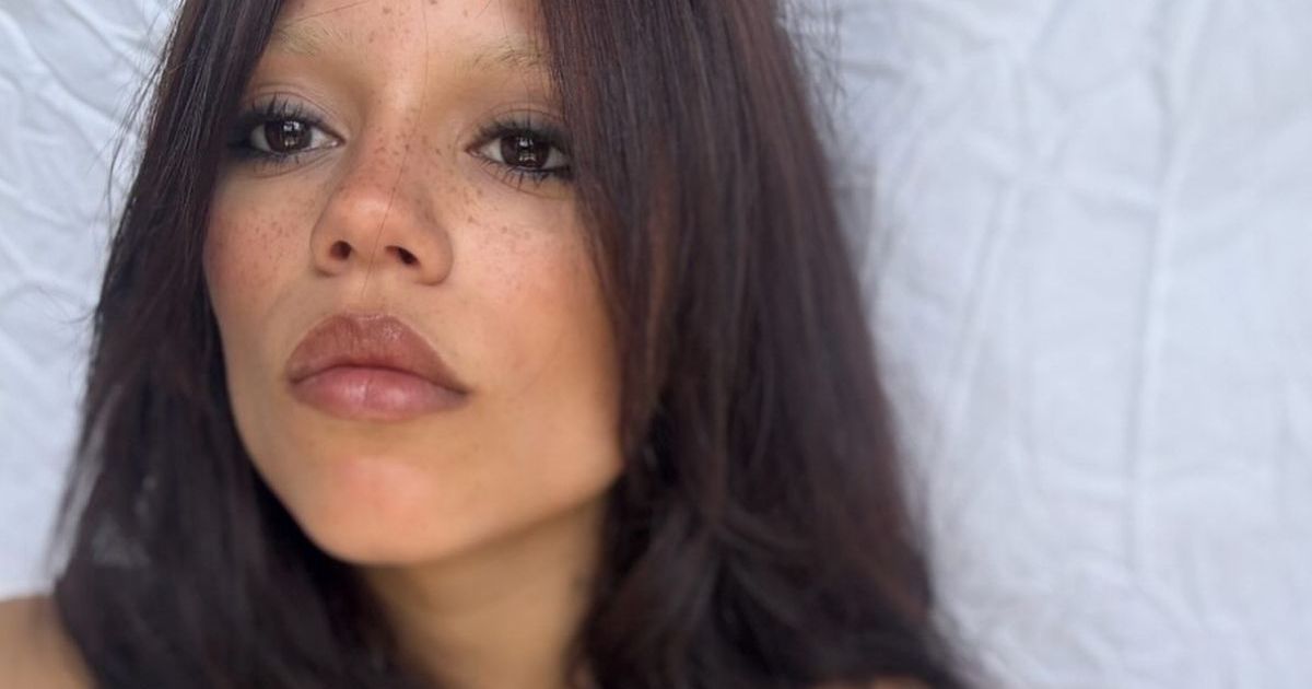 Jenna Ortega Almost Bares It All in Dress That Plunges Down…