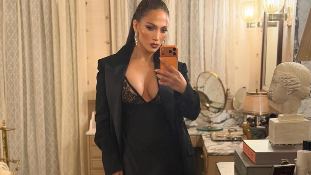 Jennifer Lopez's St. Agni Top Has the Biggest Back Cutout You've Ever Seen