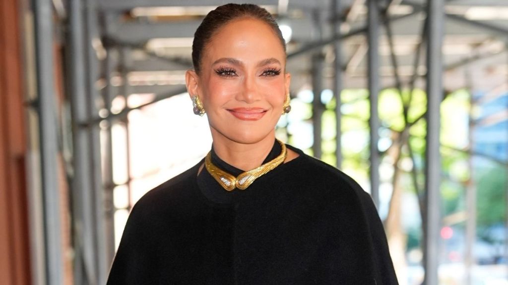Jennifer Lopez Comforts Heartbroken TikTok Star With Personal Advice
