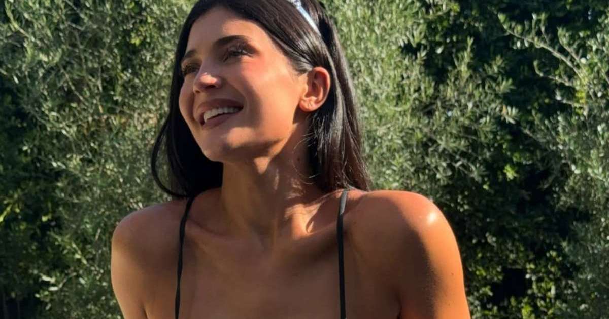 Kylie Jenner Gets Her Glam on in Plunging KHY Bra Top for Who What Wear