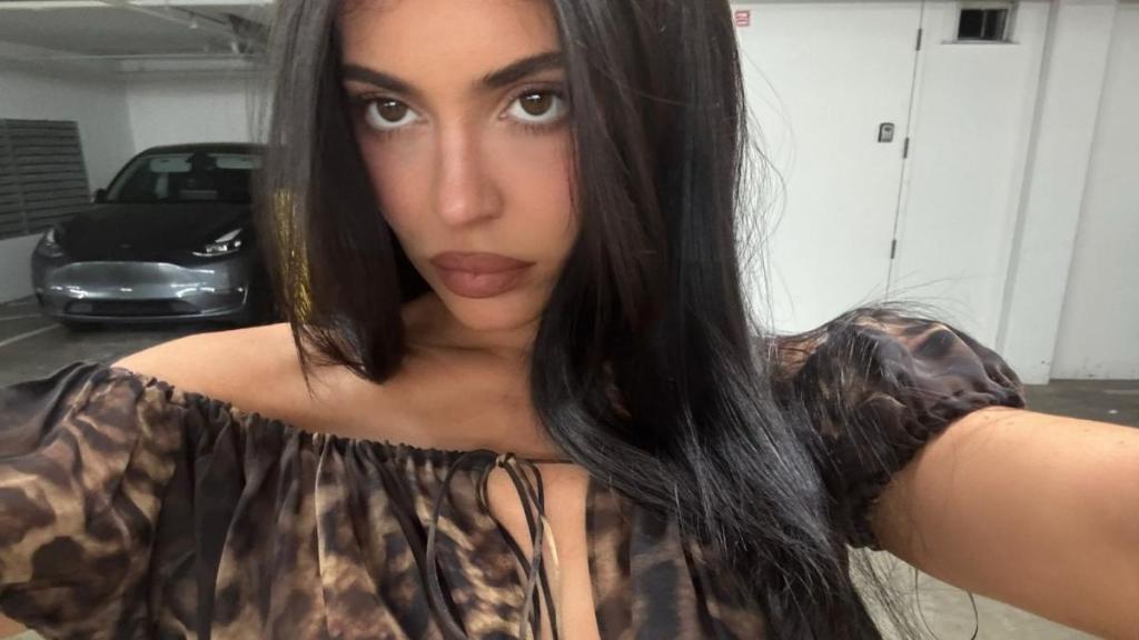 Kylie Jenner Fully Strips Down To Model KHY X Gia Borghini Metallic Heels