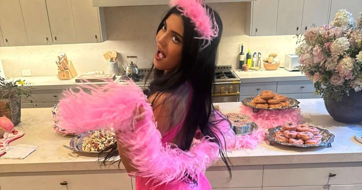Kylie Jenner Pulls Her Leggings Dangerously Low in Marshmallow Sports Bra
