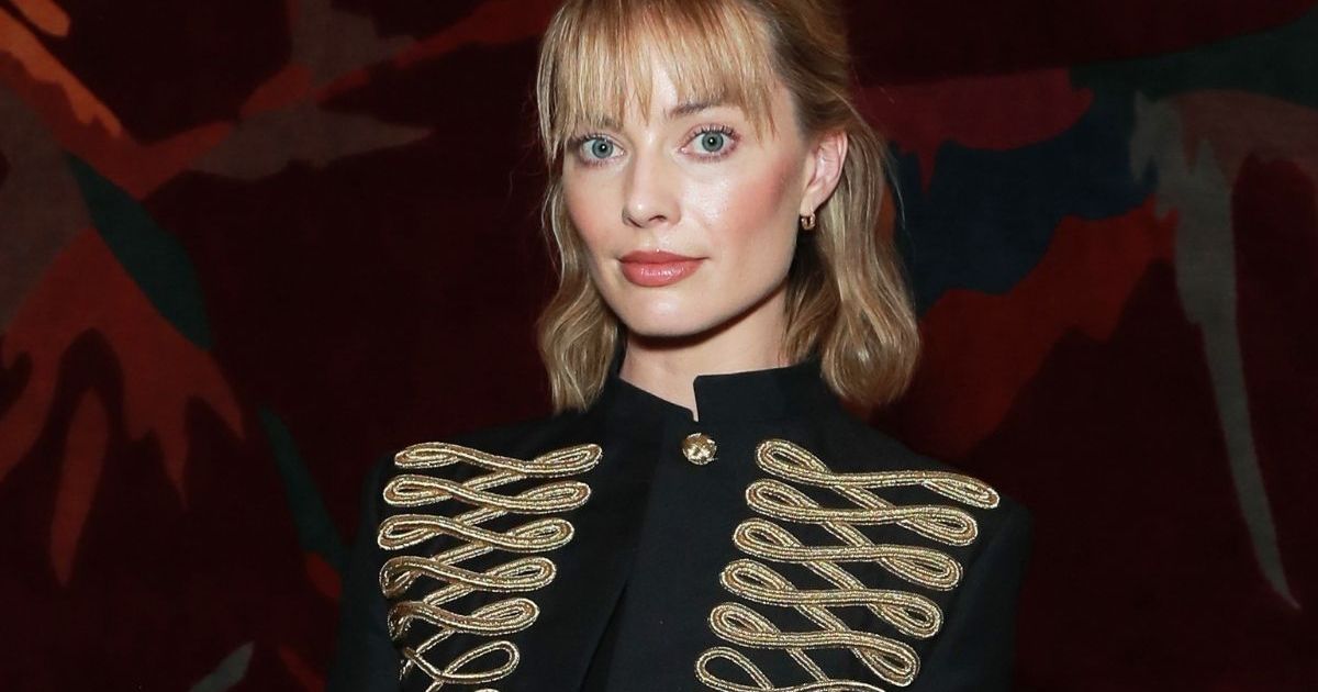 Margot Robbie Styles Low-Cut Corset Top With Slinky With Jean Skirt