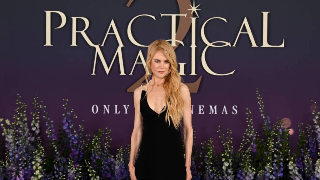 Nicole Kidman's Plunging Chanel Dress Literally Hangs by Strings of Pearls