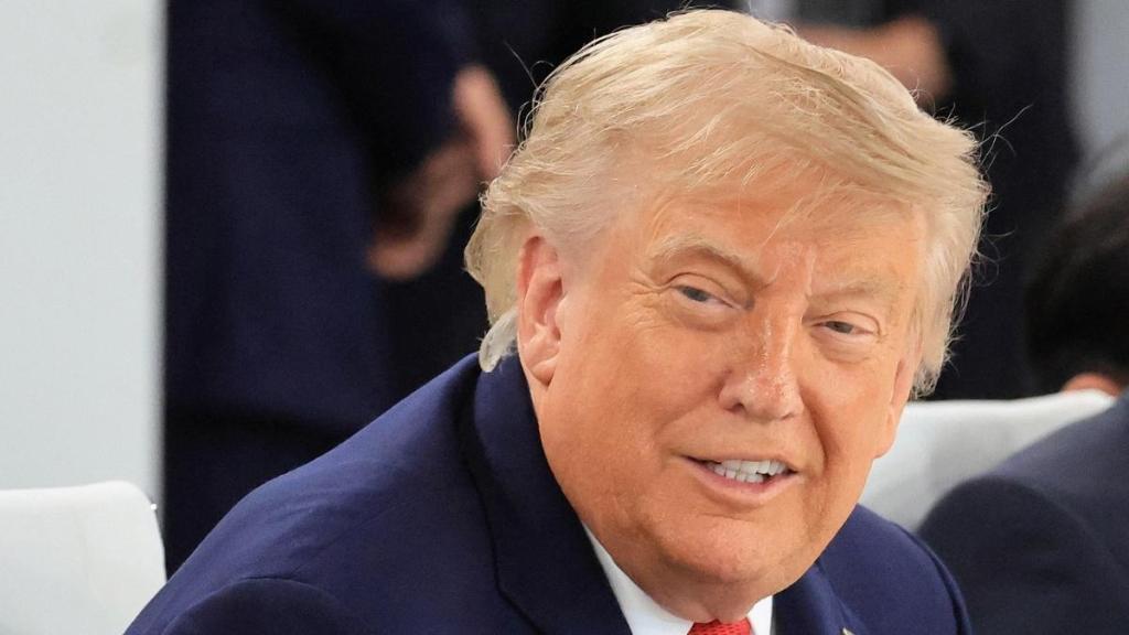 Donald Trump's Latest AI Photo Puts Him in Washington & Lincoln's Company