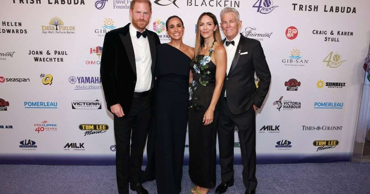Prince Harry & Meghan Markle’s Moment With Pregnant Singer Draws Attention