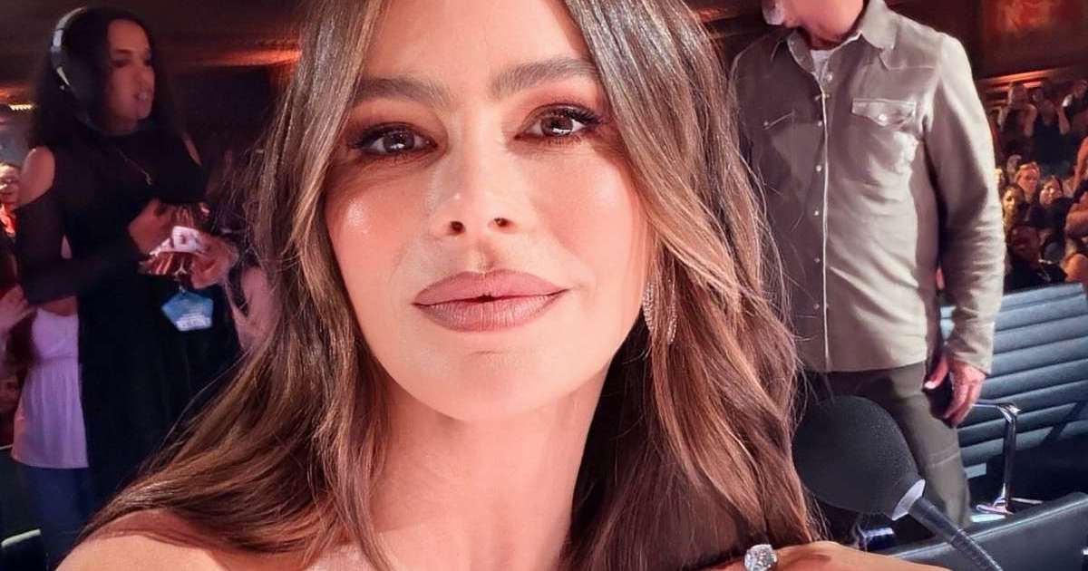 Sofia Vergara's Body-Hugging Laura Basci Lace Dress Is Covered in Sequins