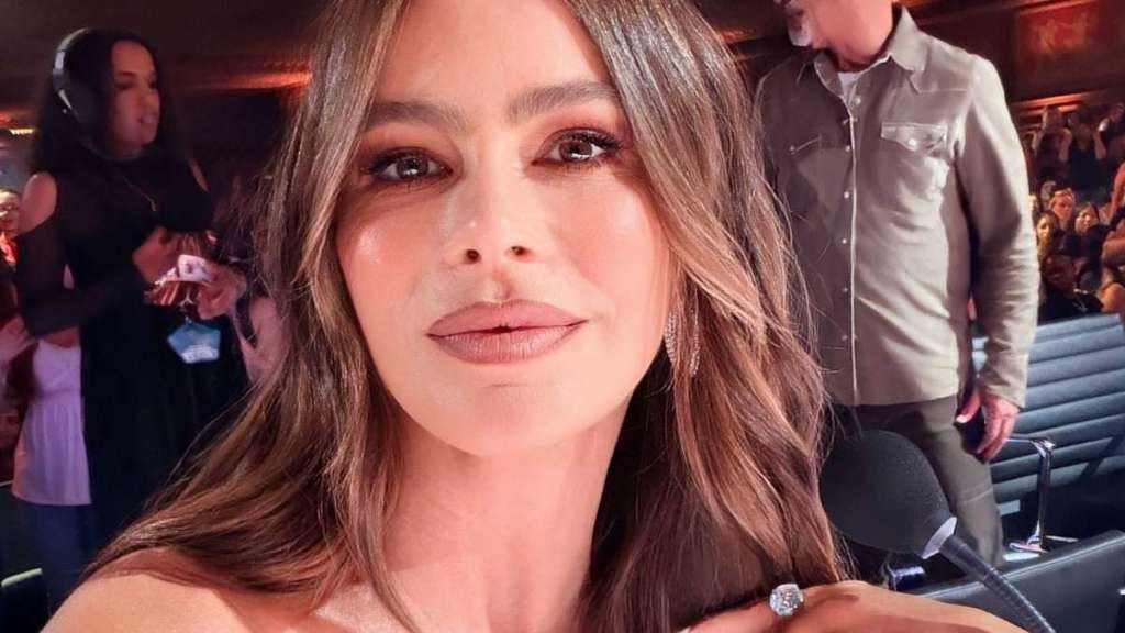 Sofia Vergara's Body-Hugging Laura Basci Lace Dress Is Covered in Sequins