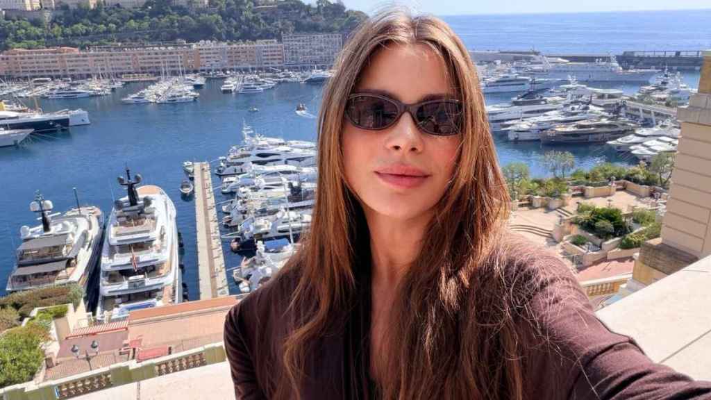 Sofia Vergara Nearly Spills Out of Plunging Martha Medeiros Bustier Top