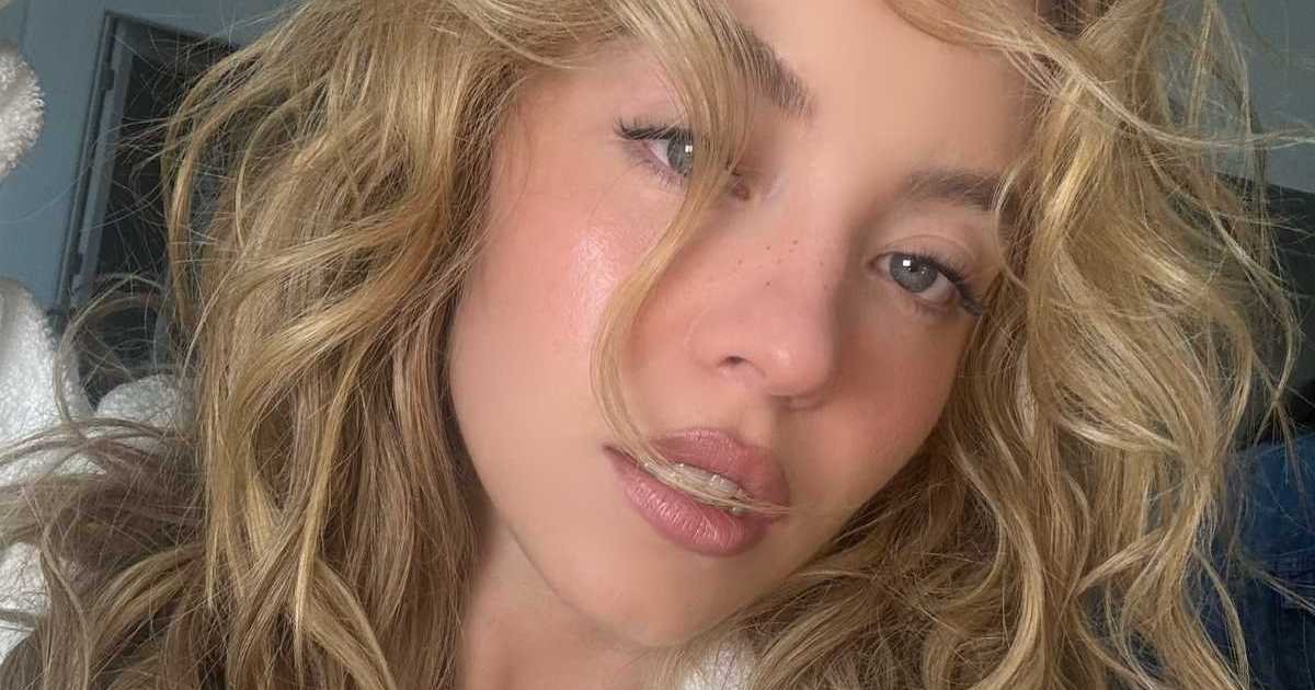 Sydney Sweeney Gets Messy in See-Through SYRN Lace Bra & Cheeky Thong Sydney Sweeney Gets Messy in See-Through SYRN Lace Bra & Cheeky Thong