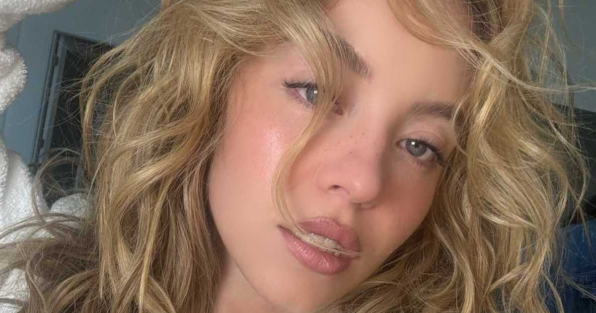 Sydney Sweeney Layers $39 Baby Tee Over Plunging SYRN Crossback Bralette