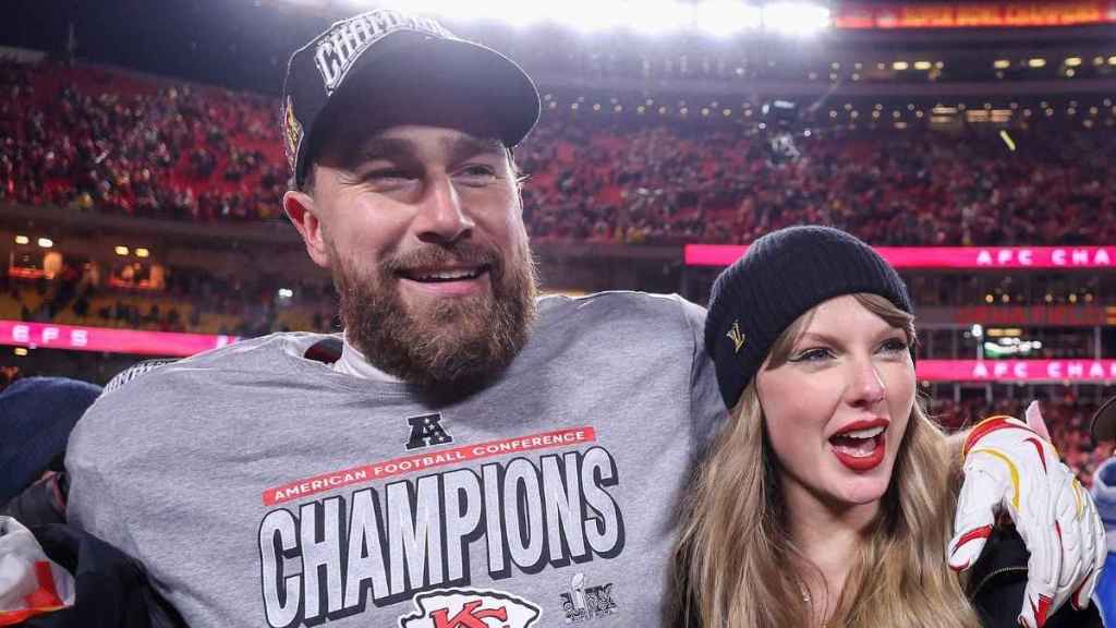 Travis Kelce Makes Public Gesture to ‘Wife’ Taylor Swift & Fans Can’t Keep Calm