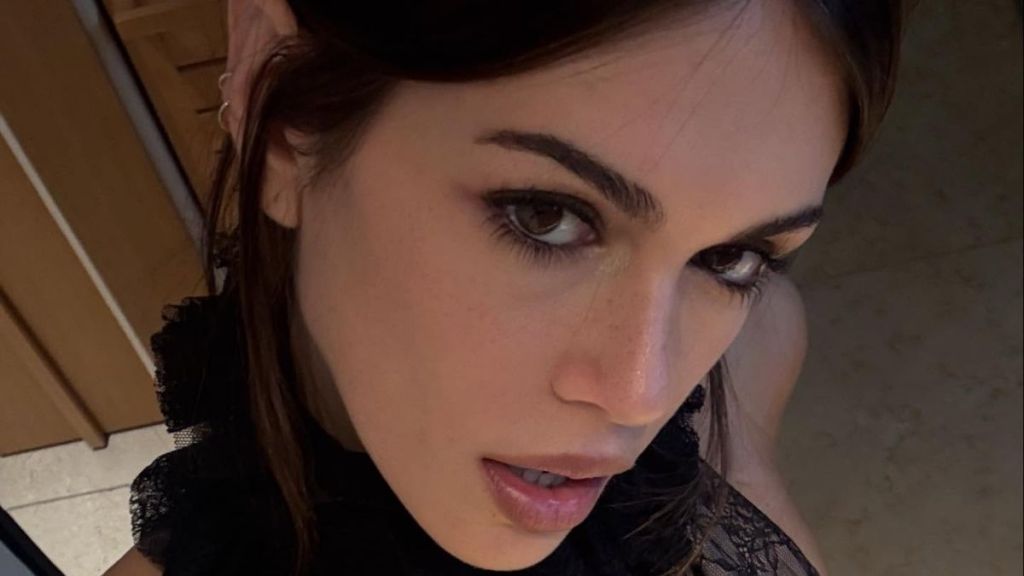 Kaia Gerber's See-Through Valentino Lace Dress Has a Plunging Cutout