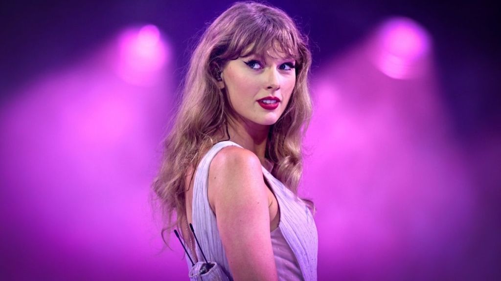 Taylor Swift's Ultra-Short Mini Dress Barely Skims Her Thighs in London