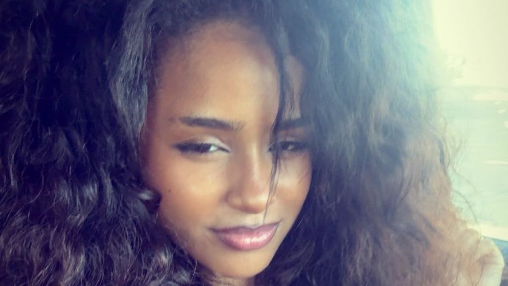 Tyla's Skirt Comes With a Dangerously High Slit & Plunging Bra