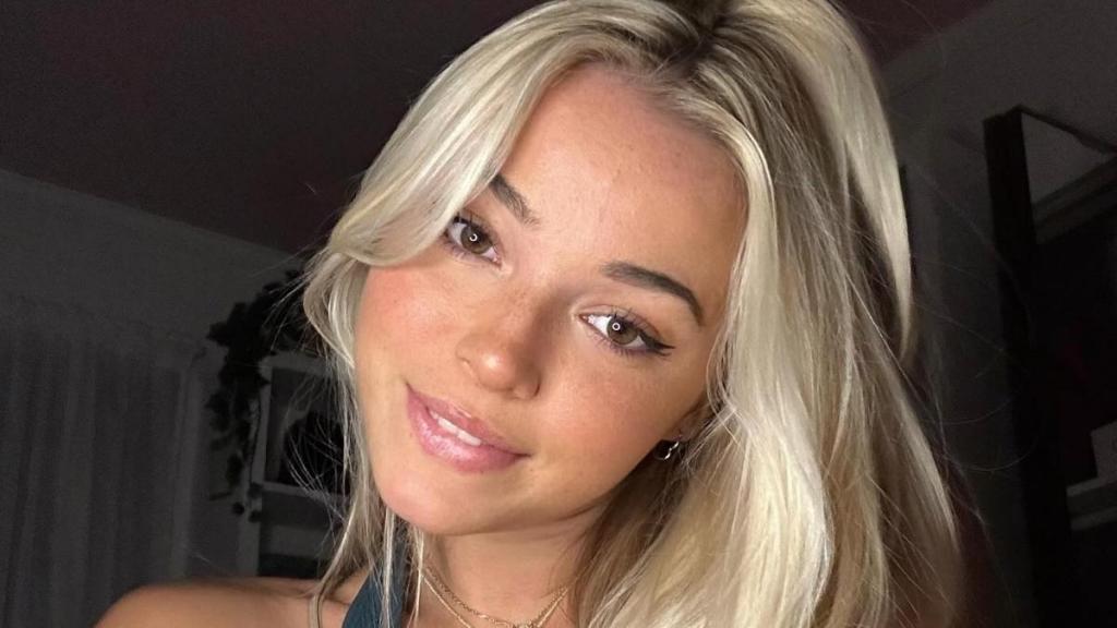 Livvy Dunne Shows off Her Curves in $74 Plunging Vuori Tank Top