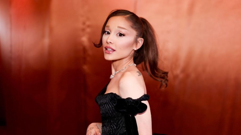 Ariana Grande Receives Producers' Support After Leaving West End Musical