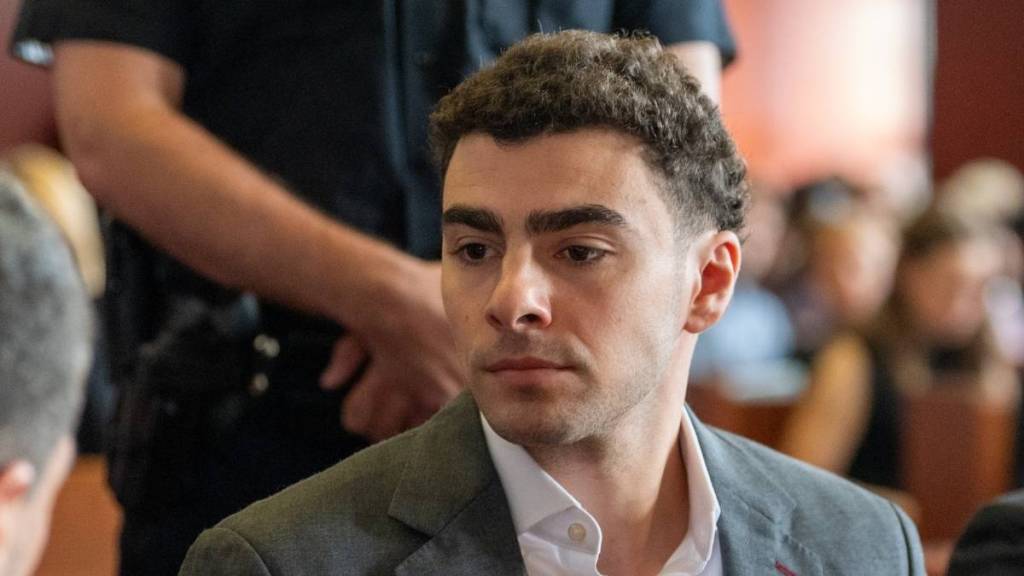 Luigi Mangione Trial Locks Down Secret Jury Over Fan Fears