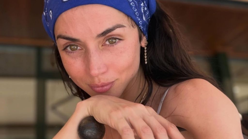 Ana de Armas Packs on the PDA in Teeny Tiny Micro Minidress