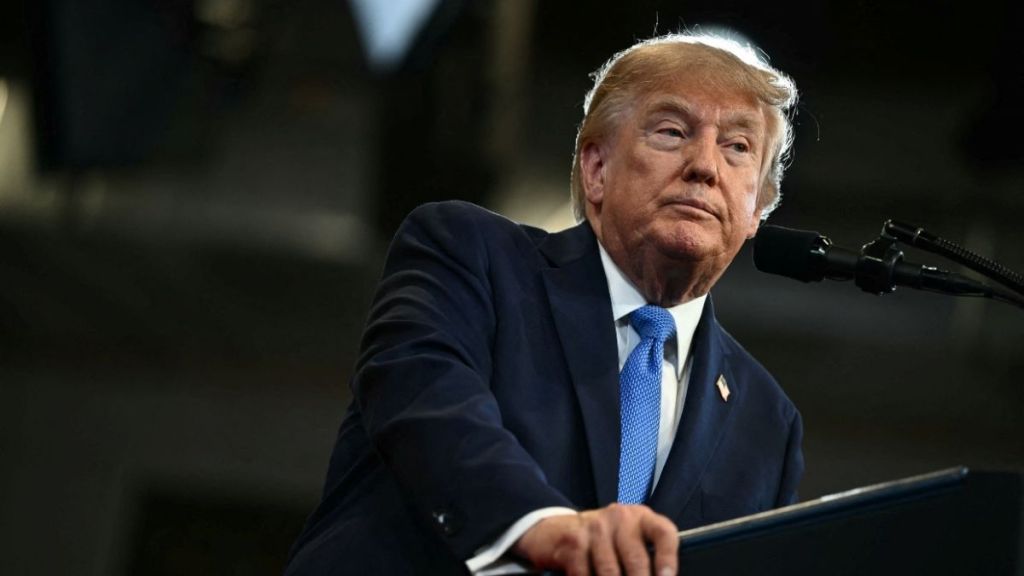 Donald Trump and Blonde Aide’s Close Marine One Moment Resurfaces Amid Scrutiny