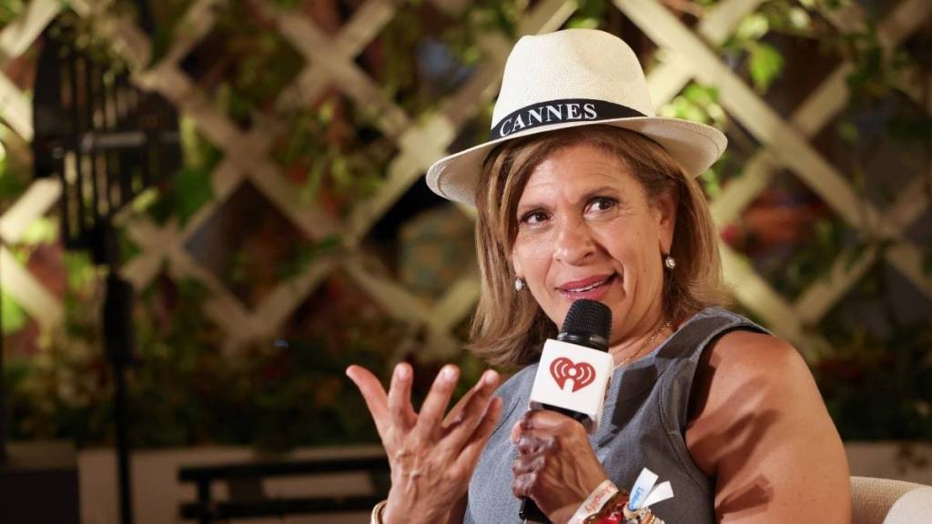 Hoda Kotb Leaves Today Co-Stars Speechless Over Wild Fan Encounter