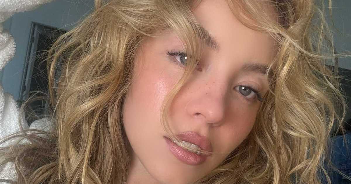 Sydney Sweeney Flashes Her $39 Plunging Syrn Bralette for a…