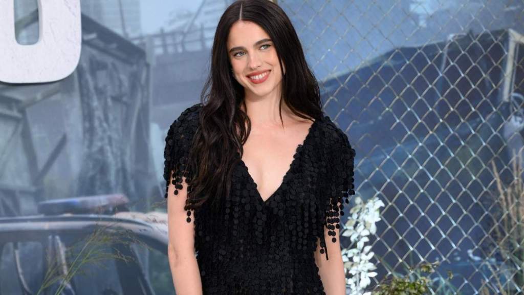 Margaret Qualley's Nonexistent Heels Have the Internet Very, Very Confused