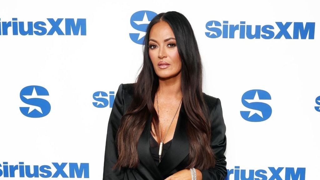 Lisa Barlow Shades Her RHOSLC Cast While Praising Her New Bravo Sisters