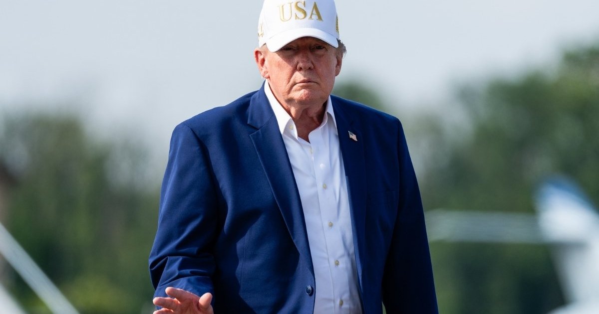 Donald Trump's Secret Catering-Truck Transfer From Air Force One Had a Twist