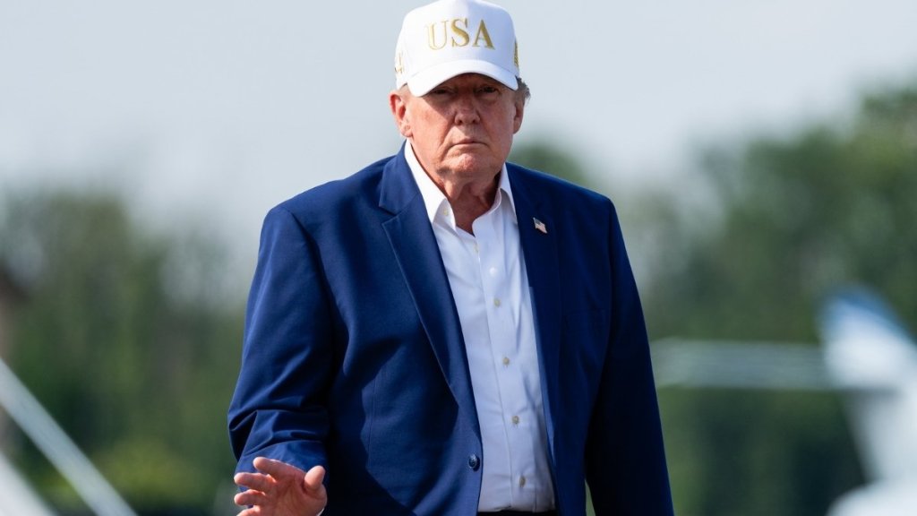 Donald Trump's Secret Catering-Truck Transfer From Air Force One Had a Twist