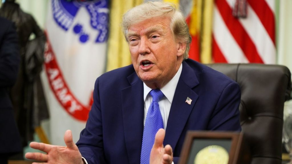 Donald Trump’s New Photos Has Everyone Saying the Same Thing About His Hand