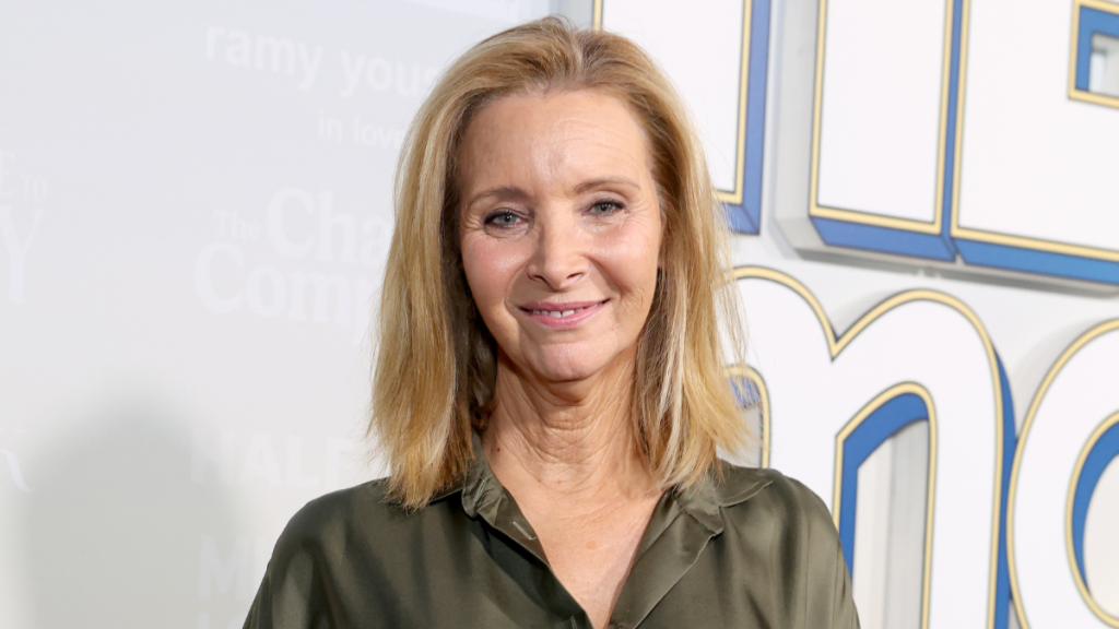Lisa Kudrow recalls being told she was not “gorgeous” enough for sitcom roles before landing her career-defining role as Phoebe on Friends.