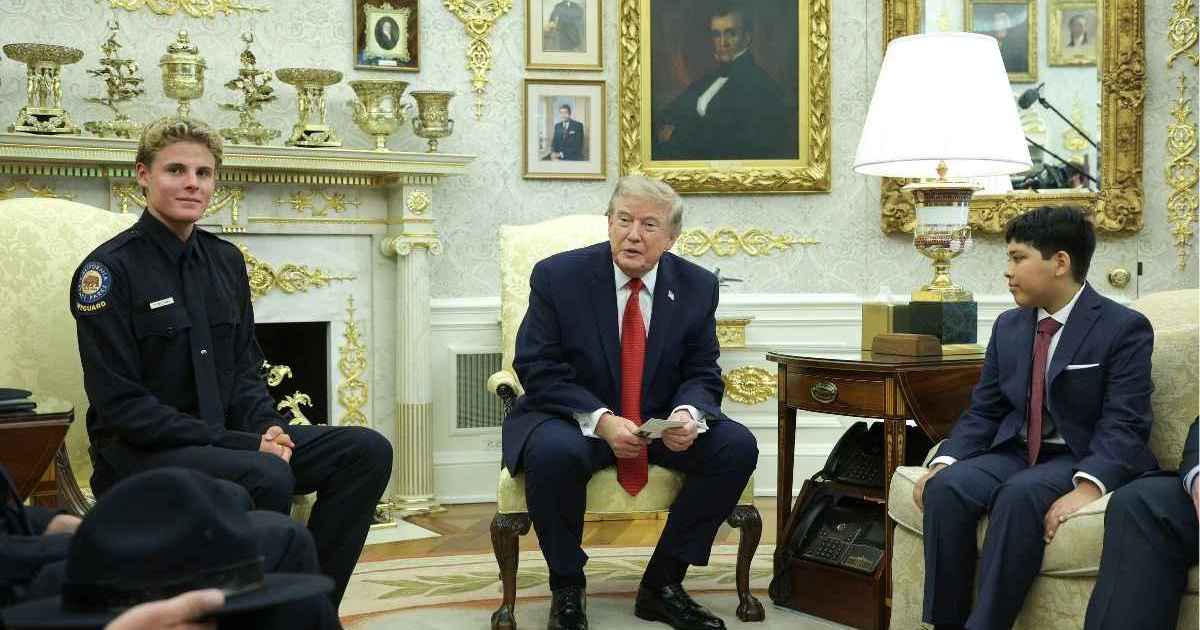 Donald Trump Meets Teen Behind Viral Rescue, Then Makes a…
