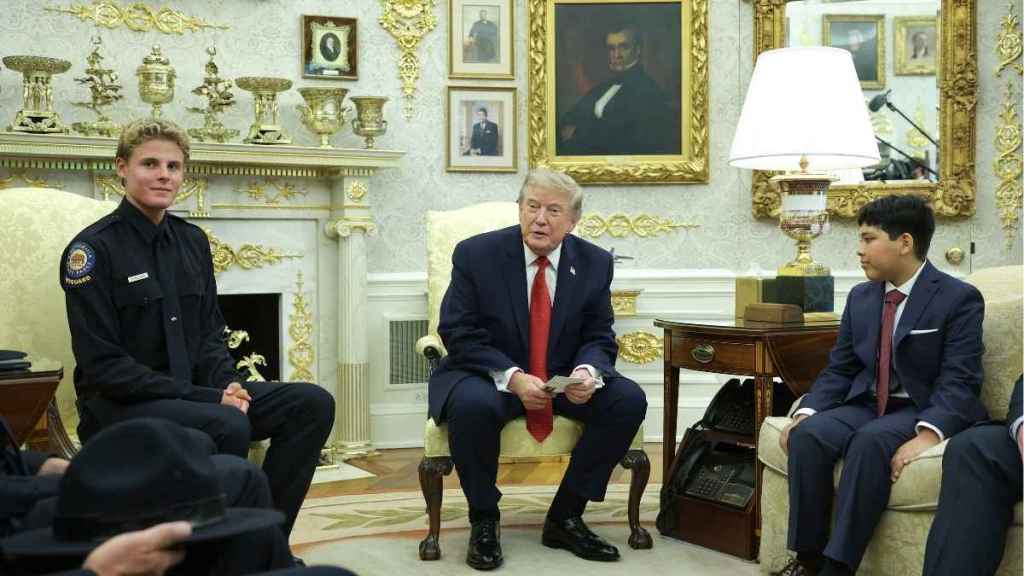 Donald Trump Meets Teen Behind Viral Rescue, Then Makes a Surprising Admission