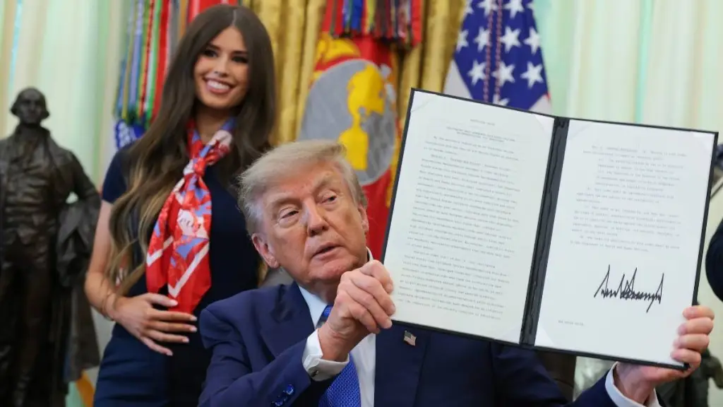 Donald Trump ‘Zapper’ Theory Gets a Surprise Explanation From the Woman in the Video