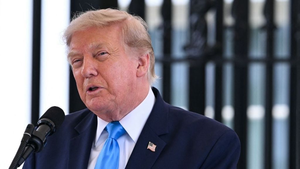 Donald Trump's Latest AI Image Turns Him Into Elvis Presley