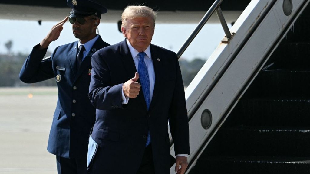 Donald Trump’s $400M Qatari Jet Is Suddenly a Very Expensive Mystery