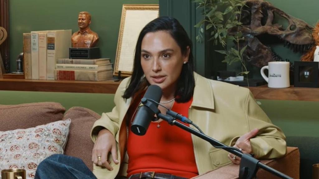 Gal Gadot Reveals She Never Got Tom Cruise’s Famous Holiday Cake