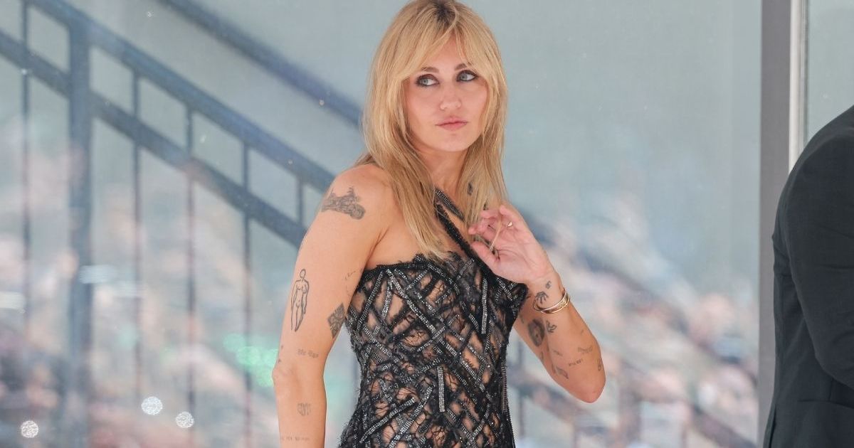 Miley Cyrus Stuns in Daring Stage Look