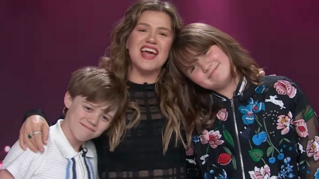 Kelly Clarkson's Show Finale Gets More Emotional With Kids' Appearance