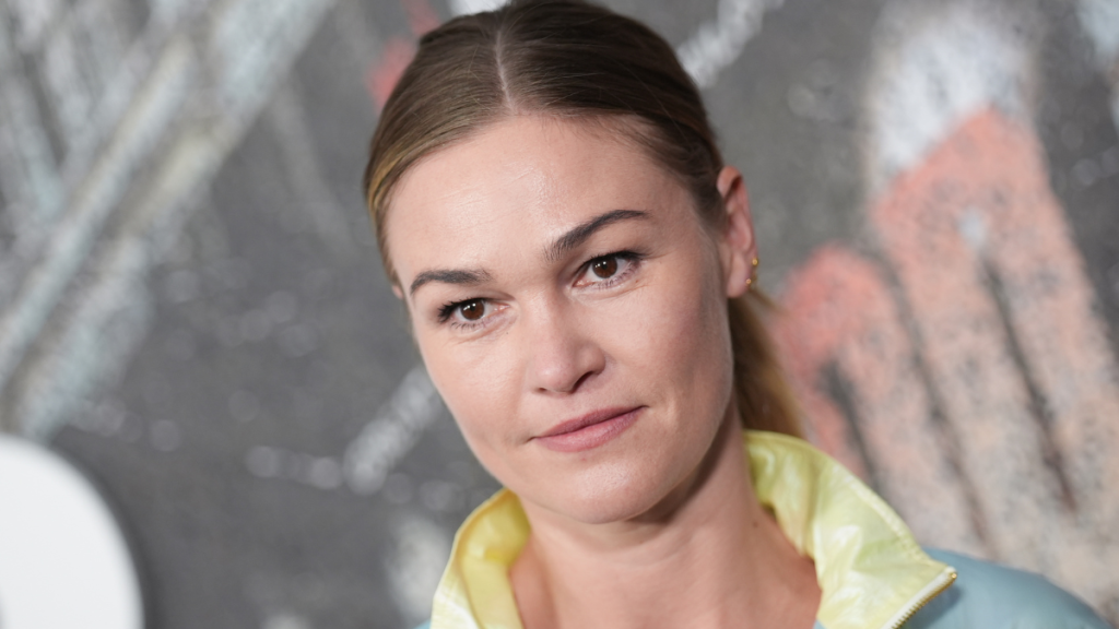 Julia Stiles Admits Her Most Famous Role Could Ruin DWTS Odds